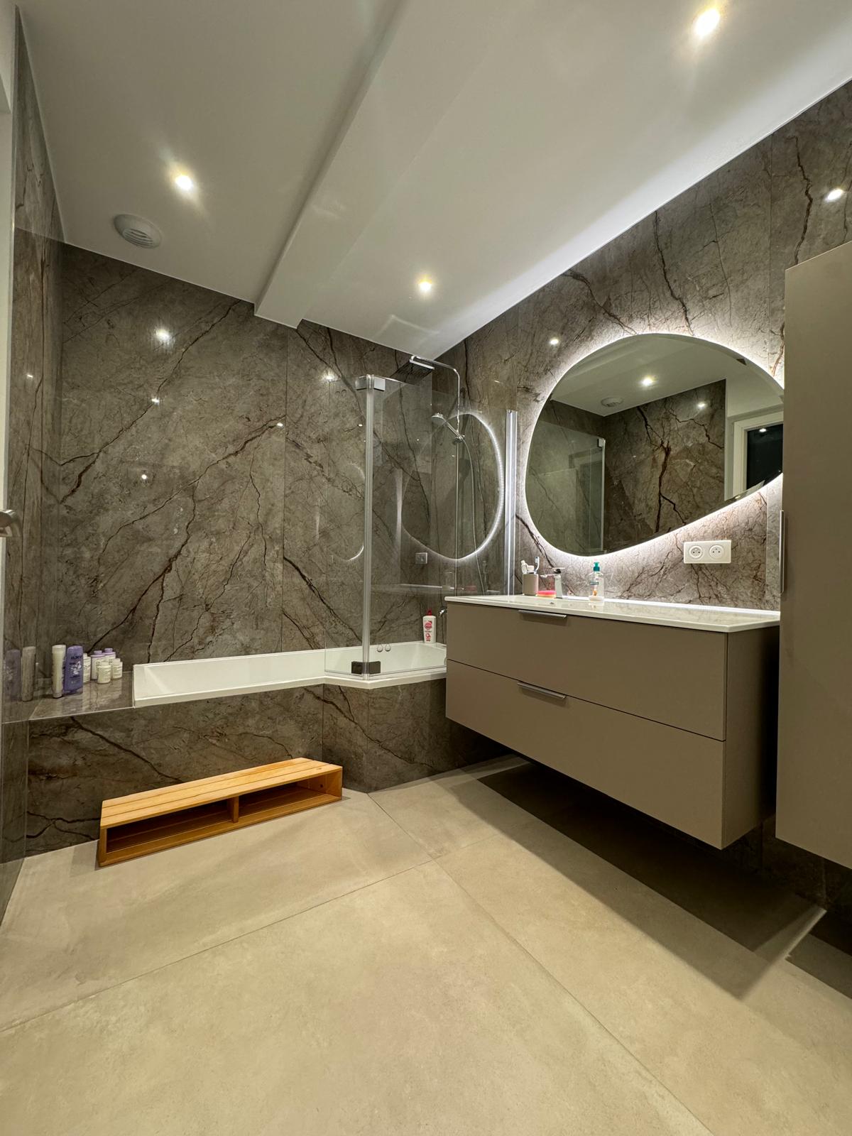 Salle de bain rénovée - vue 1